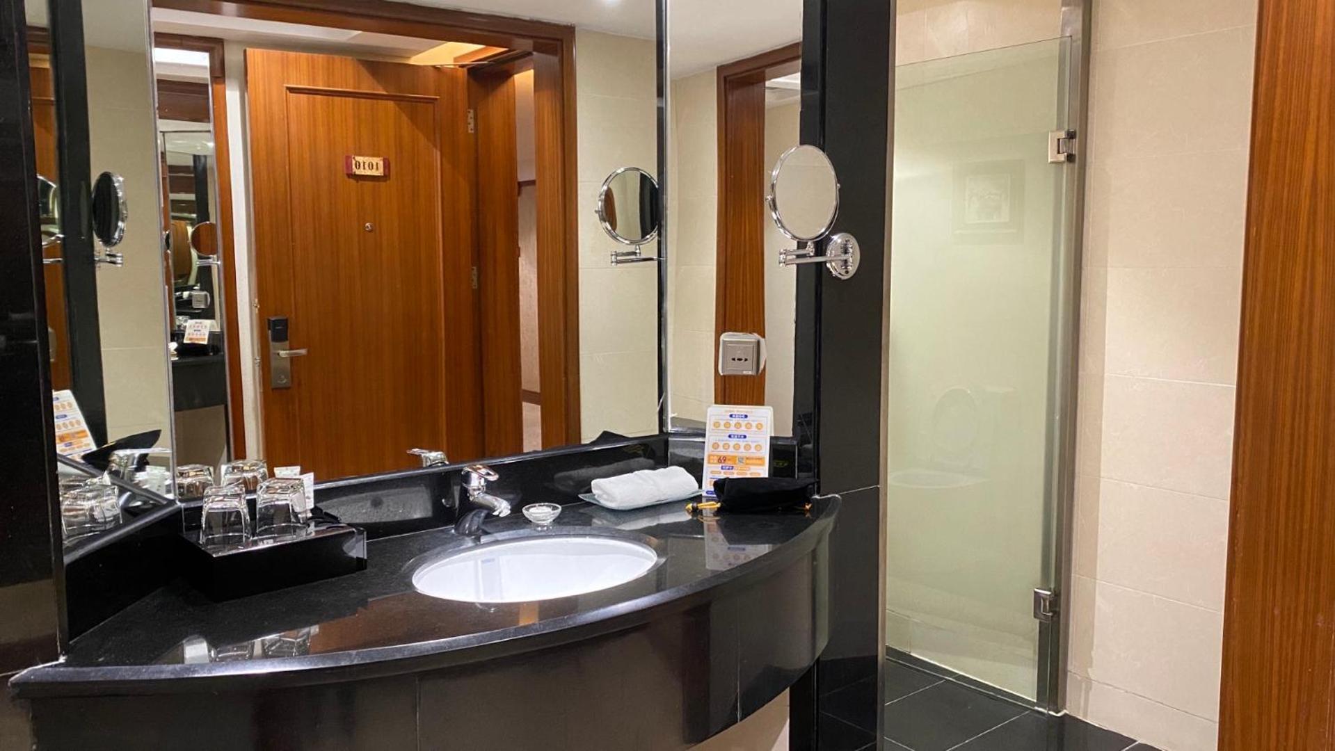 Gladden Hotel Jiangmen Esterno foto